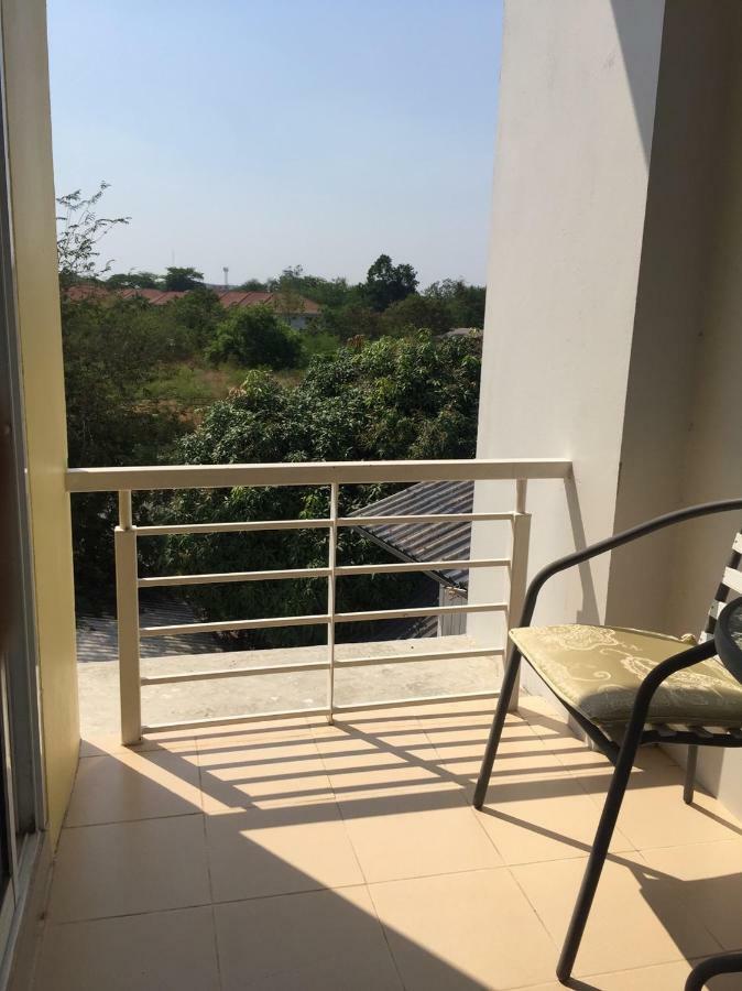 Connect Apartment Nakhonratcsaszima Kültér fotó